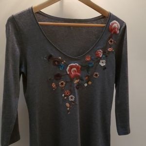 Garnet Hill 3/4 length sleeve embroidered shirt